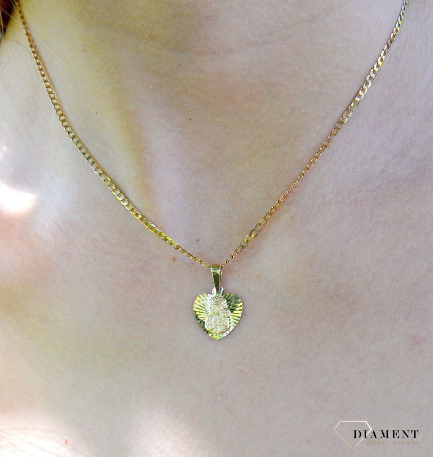 Złoty medalik serce 333 z Matką Boską Częstochowską ZA 7045A 333dff.jpg